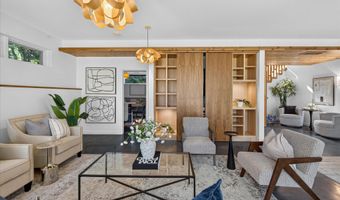 4061 Thornoaks Dr, Ann Arbor, MI 48104