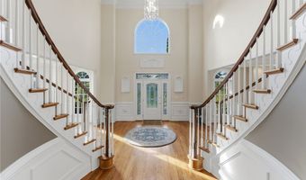 10 Lovegreen Ln, East Greenwich, RI 02818