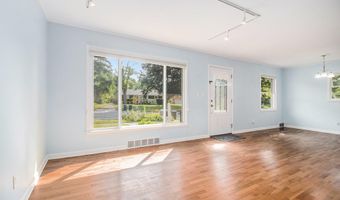 900 Barton Dr, Ann Arbor, MI 48105