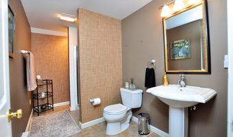 11 Templeton Ct 11, Avon, CT 06001