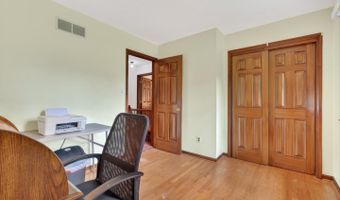 114 W SAVANNAH Dr, Bear, DE 19701