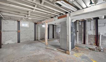 2741 57th St, Des Moines, IA 50310