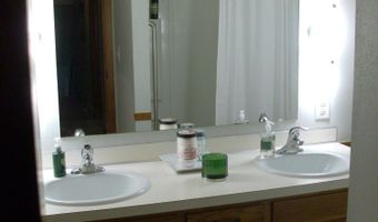 1521 S 7th St, Aberdeen, SD 57401