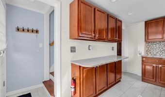 3 N Smith St N, Avenel, NJ 07001