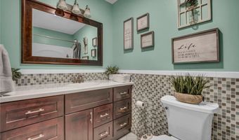 150 Greenbriar Dr, Aurora, OH 44202