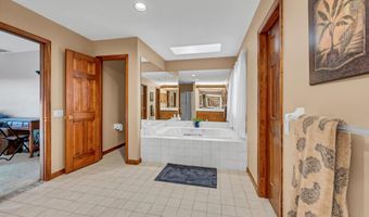 6 Lyndenwood Dr, Brookfield, CT 06804