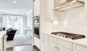 1318 S QUINN St, Arlington, VA 22204