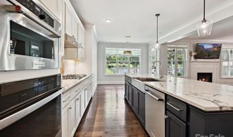 7009 Providence Ln W, Charlotte, NC 28226
