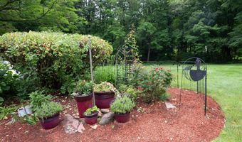 117 Long Meadow Hill Rd, Brookfield, CT 06804