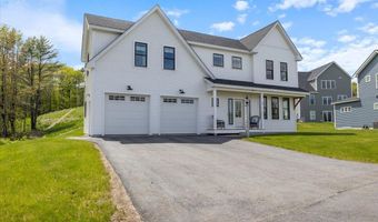 5 Cobblestone St, Falmouth, ME 04105