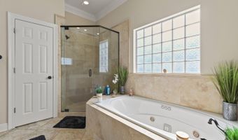 2013 Pointe Clear Dr, Biloxi, MS 39531