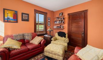 99 Roseneath Ave, Newport, RI 02840