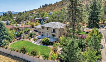 551 Strawberry Ln, Ashland, OR 97520