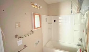 811 6th Ave, Alton, IA 51003