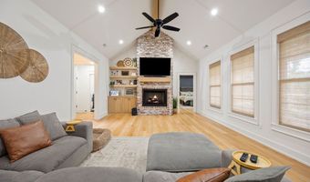 34 S Cheshnut Dr, Bella Vista, AR 72714