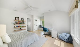 7 Ashwood Ct, Amagansett, NY 11930