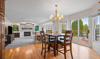 1713 Edgewood Dr, Algonquin, IL 60102