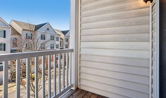 4691 LONGSTREET Ln 202, Alexandria, VA 22311