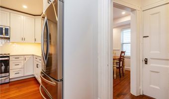 5 Gardiner St, Newport, RI 02840