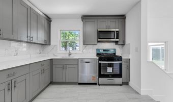 136 Pacific Ave, Beachwood, NJ 08722
