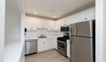430 Wedgewood Cir, Belford, NJ 07718