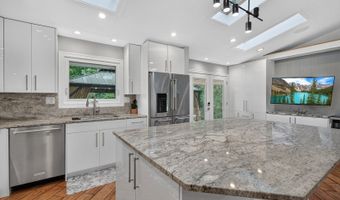 2843 S Briarwood Dr E, Arlington Heights, IL 60005