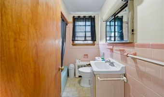 32 Maplewood Ave, Cranston, RI 02920