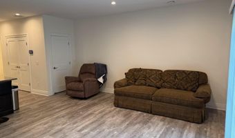 47 Travelers Ct, East Greenwich, RI 02818