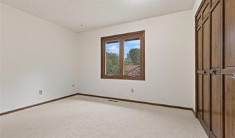 13789 Holyoke Ln, Apple Valley, MN 55124
