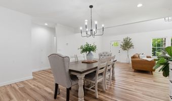 309 W Locust St, Aurora, MO 65605