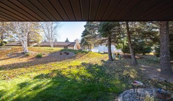 8 FIESTA Ct E, Appleton, WI 54911