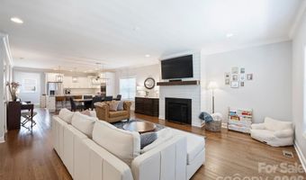 1617 Hawthorne Ln, Charlotte, NC 28205