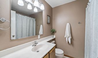 2401 White Oak Dr, Ames, IA 50014