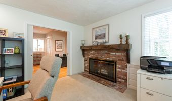 28 Woodland Dr, Amherst, NH 03031