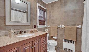 336 Richmond Ave, Amityville, NY 11701
