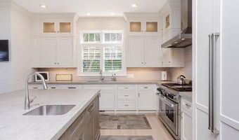 135 Cliff Dr, Narragansett, RI 02882