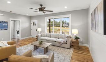 8 Stone Creek Dr, Brentwood, NH 03833