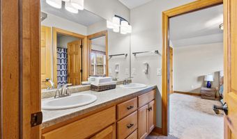 3020 E FALLCREEK Ln, Appleton, WI 54913