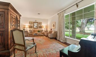 3044 Mcconnell Dr, Baton Rouge, LA 70809
