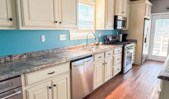 765 Max Deen Dr, Baxley, GA 31513