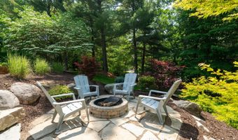 1977 Emerald Glen Ct NE, Ada, MI 49301