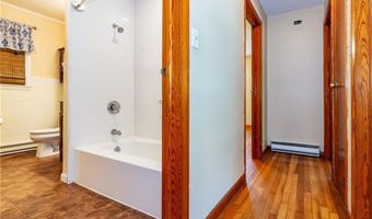 16 Pennsylvania Ave, Jamestown, RI 02835