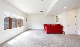 422 Stonegate Ct SW, Altoona, IA 50009