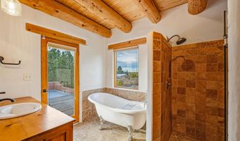 9 Desiderio Rd, Arroyo Seco, NM 87514