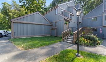 156 Heatherwood Dr 156, Brookfield, CT 06804