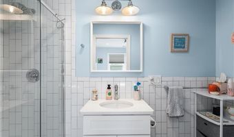 4 James St 1, Middletown, RI 02842