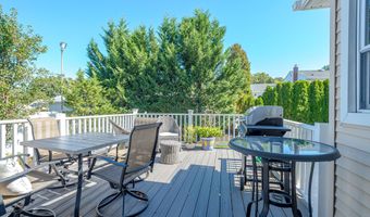 38 Holly Dr, Parlin, NJ 08859