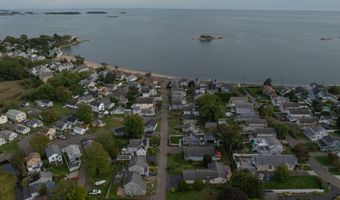 42 Waverly Rd, Branford, CT 06405