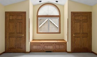 W2880 OAKRIDGE Drive, Appleton, WI 54915