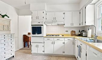 303 RIDGE St, Algonquin, IL 60102